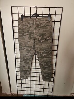 Universal Thread Olive Camo Pants